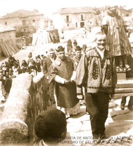 Covaleda, procesión de San Lorenzo, 10/8/1913, 14:00, entrada a la Iglesia.