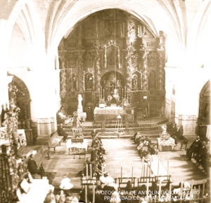Covaleda, altar de la iglesia, 1913, fiesta de San Lorenzo.